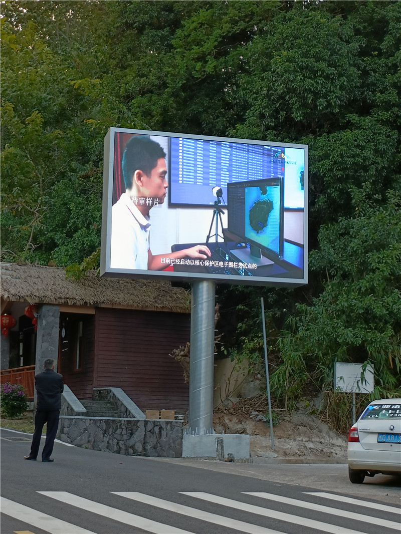 高立柱电子显示屏